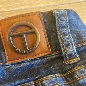 Tahari Women’s High-Rise Dark Wash Blue Jeans. Super soft stretch. Size 10/30.